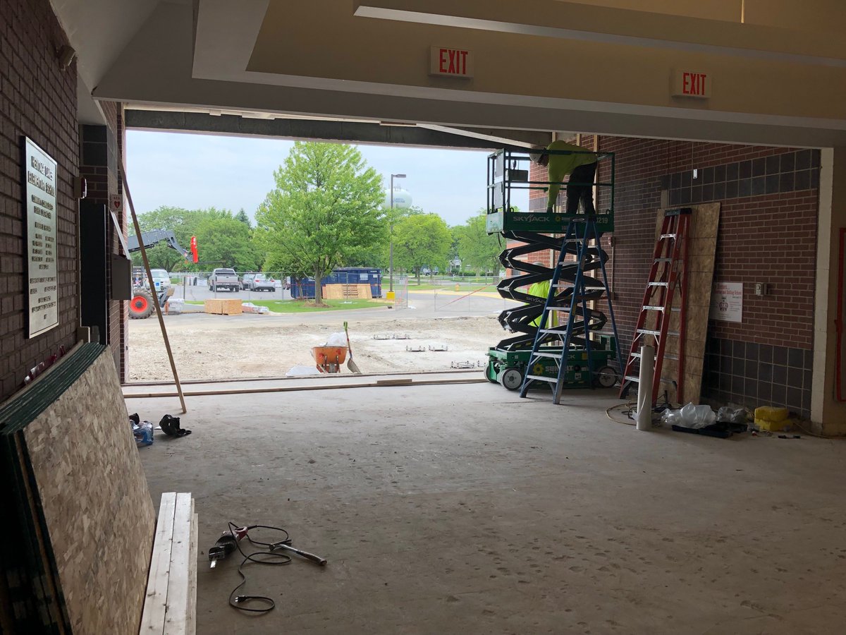 #HuskyHero4Life #HuskiesCare #CCSD93
Front entry is under construction