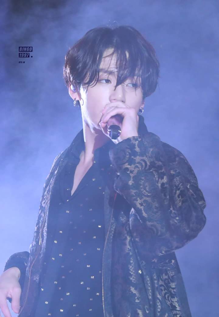 MyNguyn84934467's tweet photo. Chết chìm trong sự quyến rậu này awww #TeenChoice #ChoiceInternationalArtist @BTS_twt 
#JUNGKOOK https://t.co/dkUo34ehzB