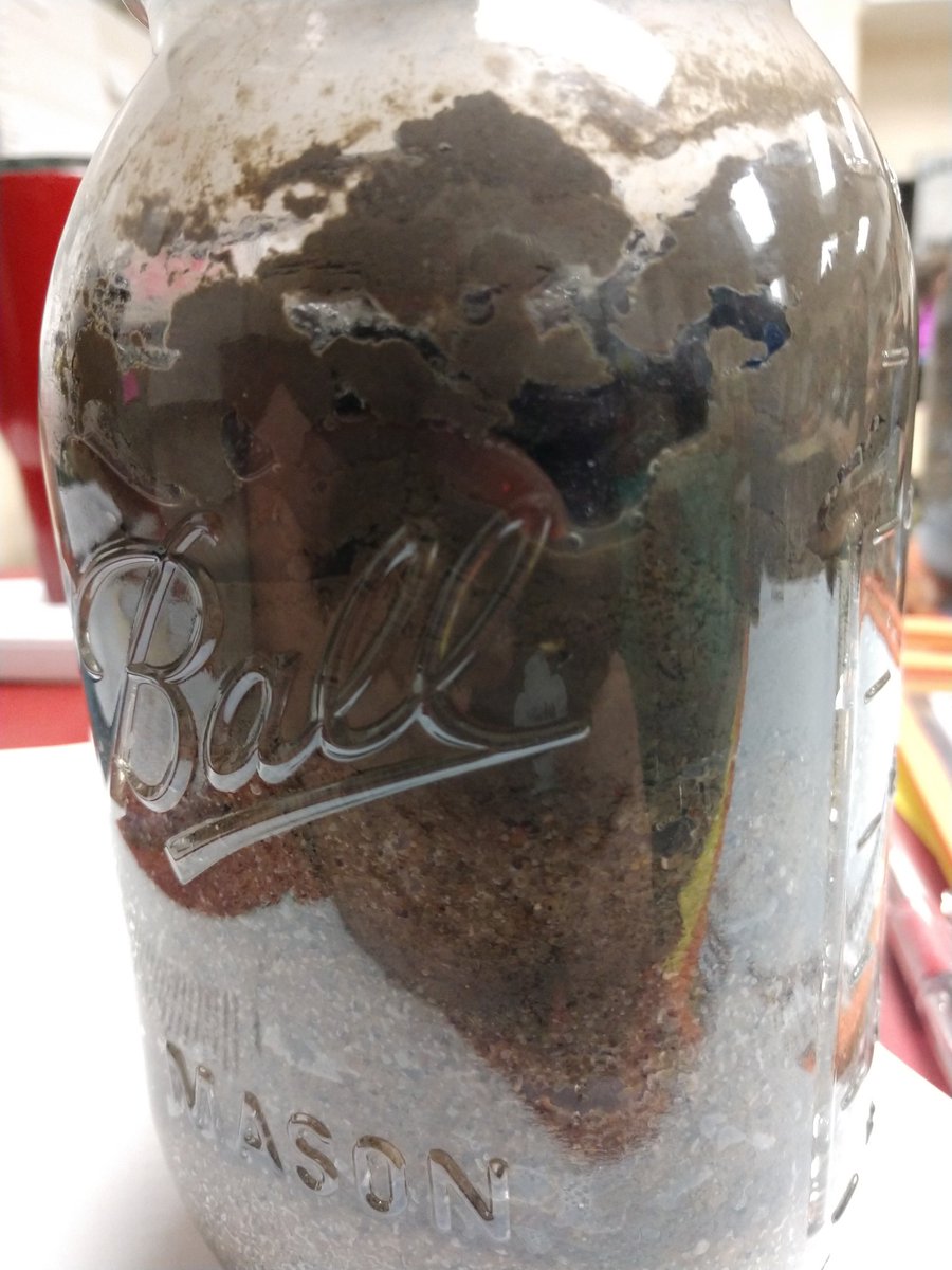 HallSmileWay's tweet photo. Worm tunnel study, the worm was on top while the black paper was wrapped around the jar. Once removed it went down under :) #summerjourney #dewey45 https://t.co/aqUA0QyAoi
