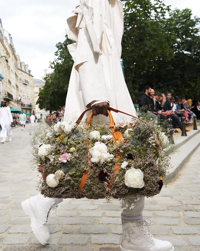 Louis Vuitton on X: #LVMenSS20 Florals and folds. Spring flowers adorn a  Keepall and pleated Monogram canvas form a Sac Plat Plus from  @VirgilAbloh's latest #LouisVuitton collection. Watch the show now on
