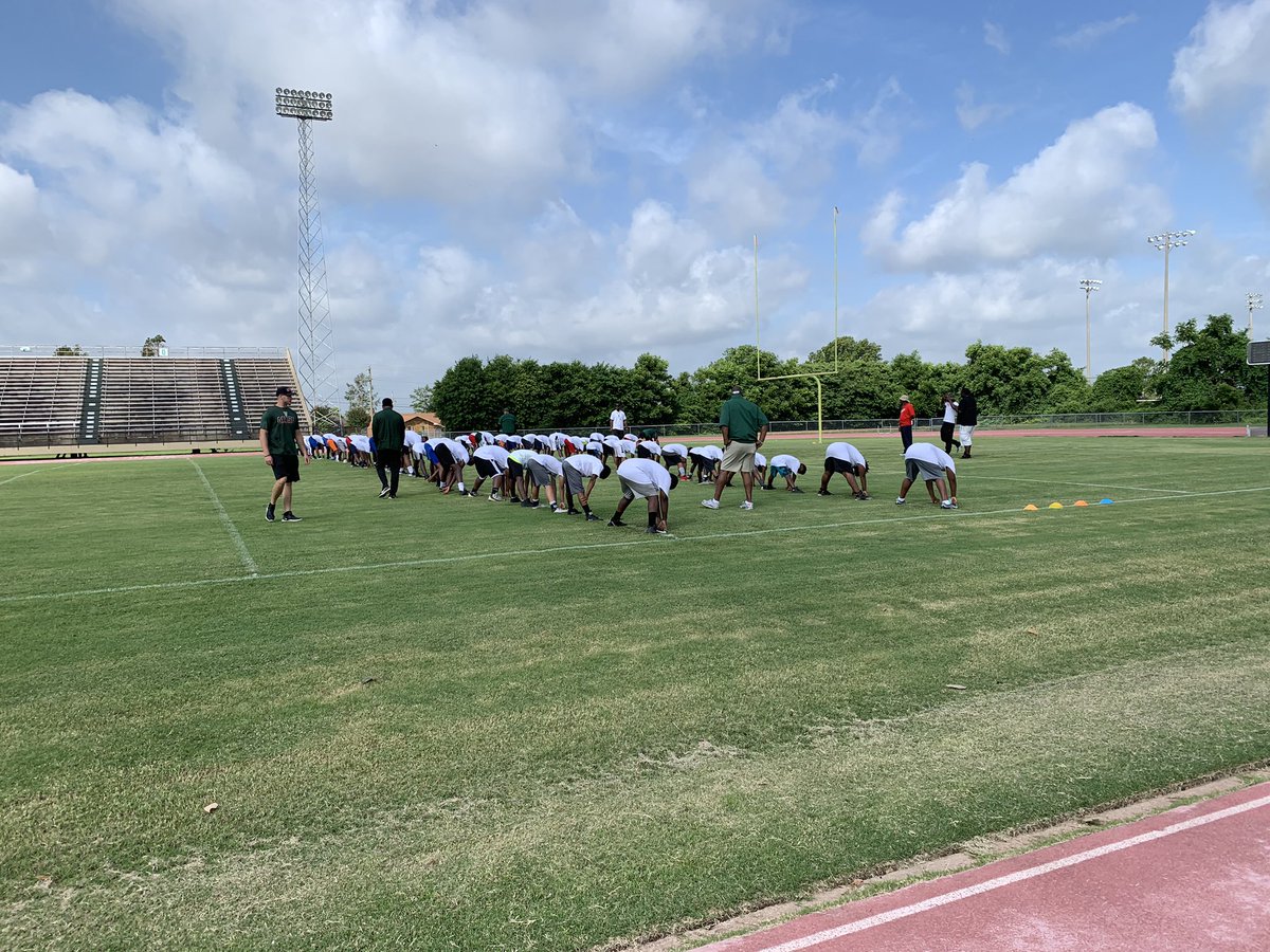 MVSUDevilSports's tweet photo. The camps continue at Valley! Today it’s @MSValleyFB Youth Camp at Rice-Totten. Prospect camp tomorrow; walk-ins are welcome! #ValleyInMotion 
INFO: https://t.co/XB9LczC3B4 https://t.co/AxVuJqUbz7