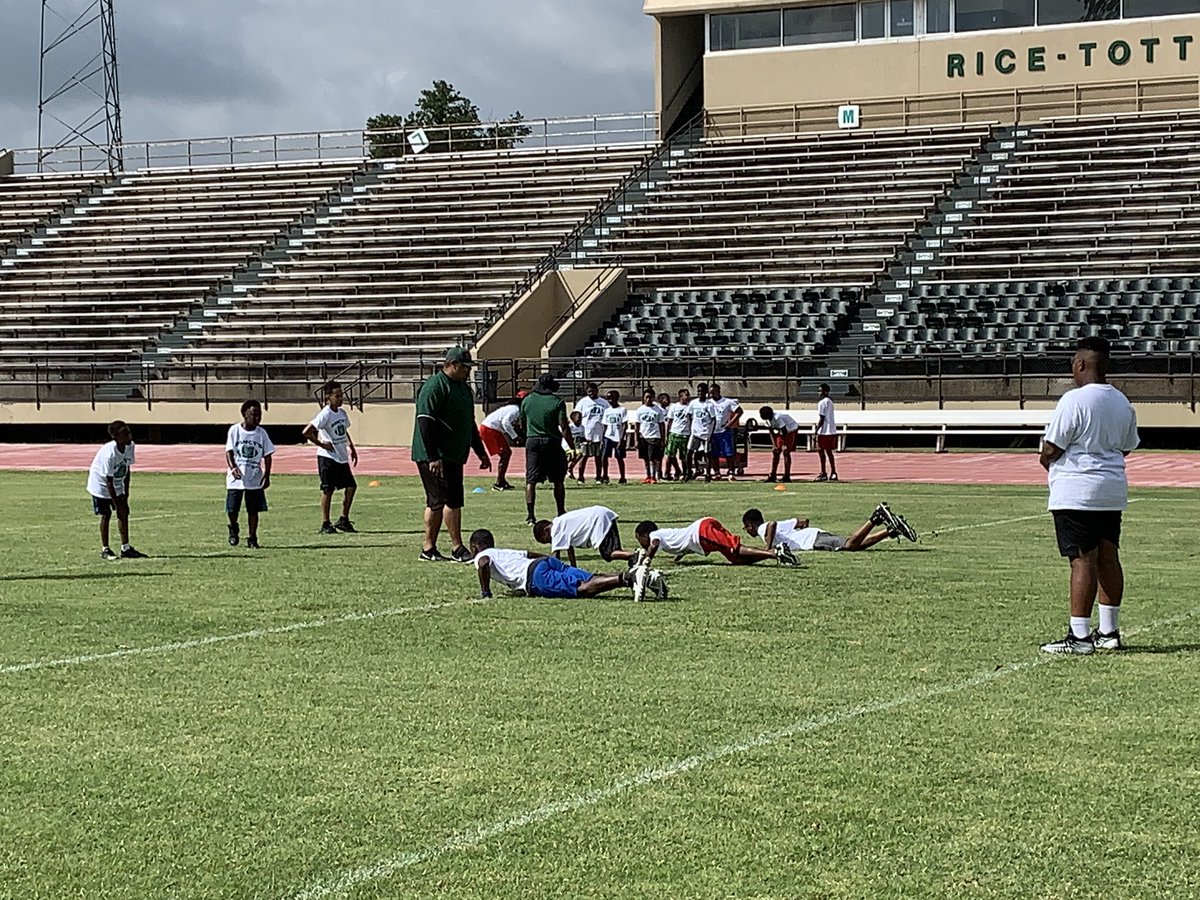 MVSUDevilSports's tweet photo. The camps continue at Valley! Today it’s @MSValleyFB Youth Camp at Rice-Totten. Prospect camp tomorrow; walk-ins are welcome! #ValleyInMotion 
INFO: https://t.co/XB9LczC3B4 https://t.co/AxVuJqUbz7