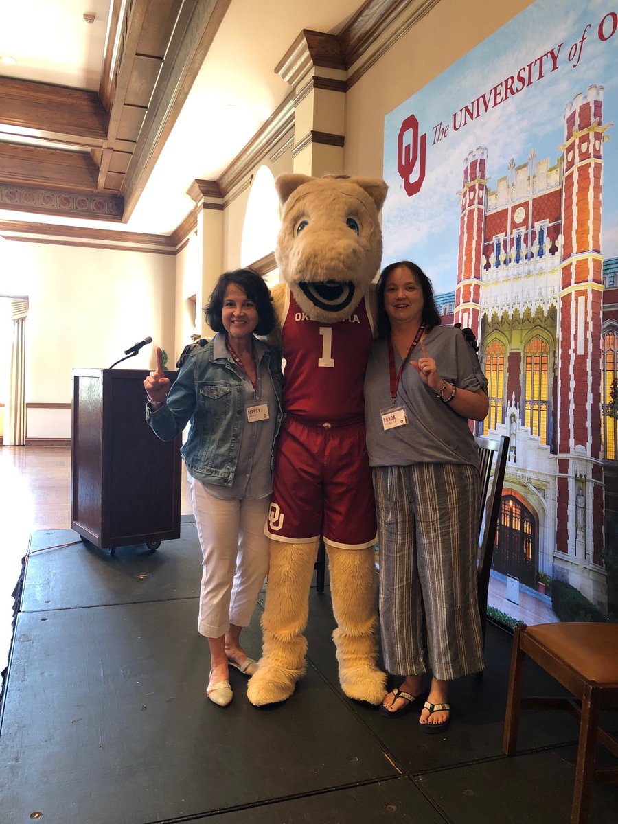 mjarrett1983's tweet photo. PrOUd parents #OUBound #OUMusic #OUAlumni https://t.co/xkHc6wFvH0