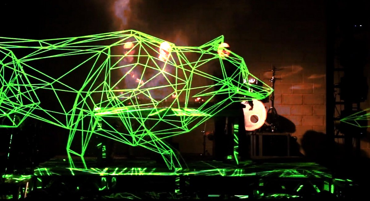 Video mapping party con Visual 3D DJ E inoltre seminario gratuito coi guru dell’innovazione digitale bit.ly/2ZwXp3H