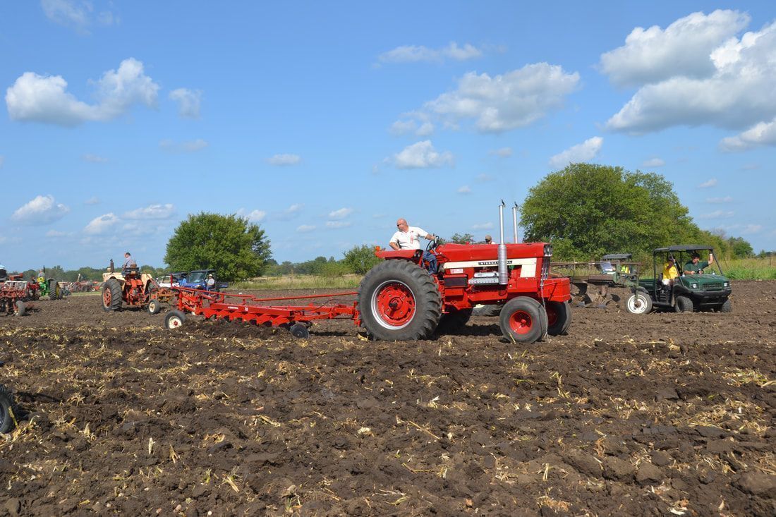 halfcenturyshow's tweet photo. Plots were planted this spring and will be ready for live field demonstrations!
#FridayFeeling #halfcenturyofprogress2019 #farming #fielddemos #tractor #tractorhistory #muscletractor #V8powered #redpower @HeritageIronMag https://t.co/yBDSO15fqo