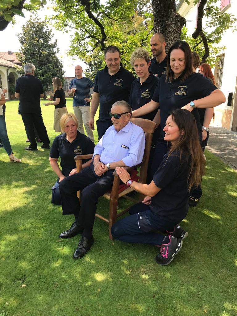 Tantissimi auguri al nostro Presidente Franco Ziliani, fondatore della Guido Berlucchi e pioniere del #Franciacorta, che oggi ha compiuto 88 anni 🍾🍾🍾