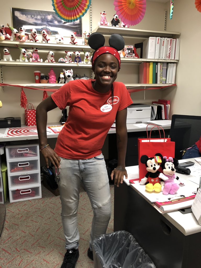 Shouting out CONGRATULATIONS to our new Fulfillment Team Lead Jenne! #makingmoves #hardworkspaysoff @T1286V @KateSchultz1286 @LisaC_1286 @BridgetMcP29 @ErinHostinsky @veramay11