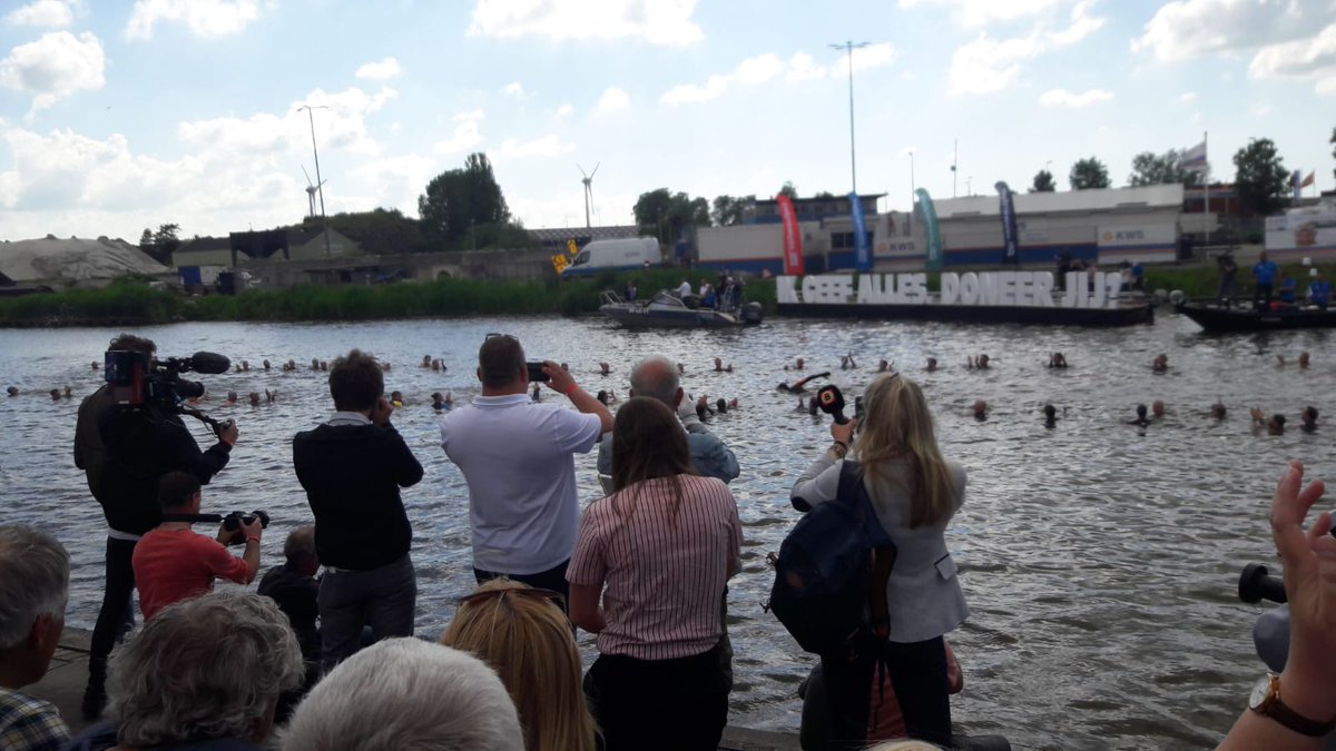 En los..! #11stedenzwemtocht Nu al 5 minuten voor op schema... verwachte doorkomst #workum: 20.15..