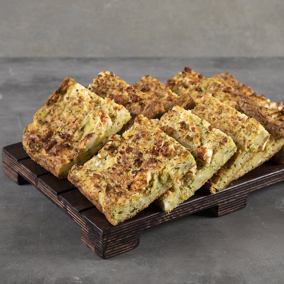 A_petretzikis's tweet image. Σήμερα στο #KitchenLab σας έφτιαξα 3 πιάτα που μπορείτε να πάρετε μαζί σας και στην παραλία! ⛱Μπατζίνα: bit.ly/2WT9U87! 😋Burger σολομού: bit.ly/2FiOhrF! 🍔Σιροπιαστό γλυκό με ινδοκάρυδο: bit.ly/2Y475T2!