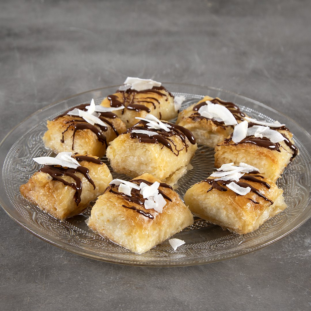 A_petretzikis's tweet image. Σήμερα στο #KitchenLab σας έφτιαξα 3 πιάτα που μπορείτε να πάρετε μαζί σας και στην παραλία! ⛱Μπατζίνα: bit.ly/2WT9U87! 😋Burger σολομού: bit.ly/2FiOhrF! 🍔Σιροπιαστό γλυκό με ινδοκάρυδο: bit.ly/2Y475T2!