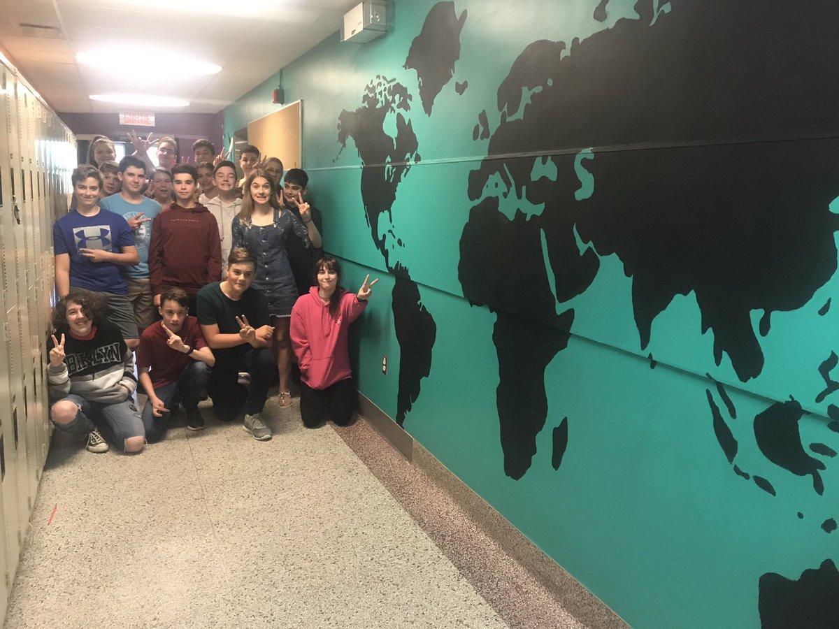 RousselleSteve's tweet photo. #painting #workshop of our #mural at #ecolenotredame with a great bunch of #kids. #paint #art #kidmurals #artproject #school #schoolproject #colorful #newbrunswick #nouveaubrunswick #genieart #dsfno #pacnb #placeauxcompetences #steverousselle #srartstudio @CAHMauDSFNO @PACnb_org https://t.co/rukVIlumgC