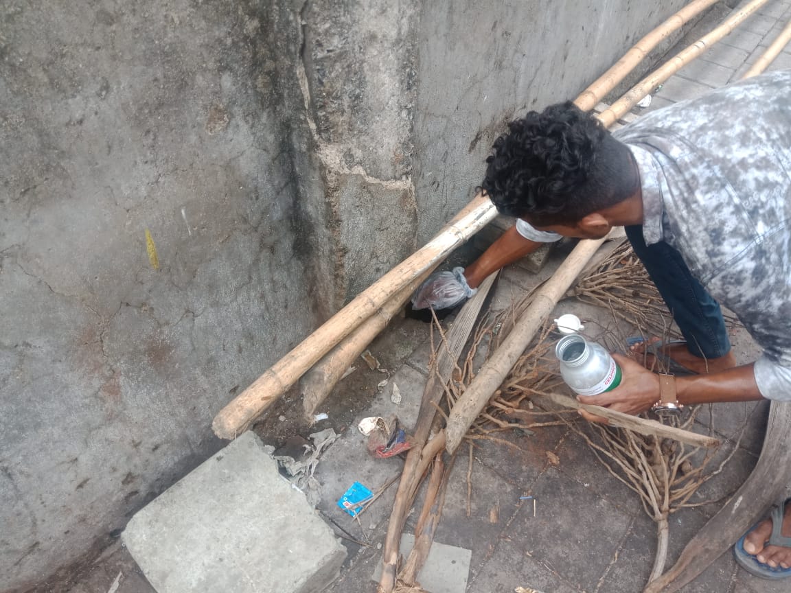 PotholeWarriors's tweet photo. @whizky79 @MadhuraKarekar @DisasterMgmtBMC @MCGM_BMC @MadhuraKarekar Call: 1916 Tollfree 24hrs.  Give full adress 

Today Got Done at Mahim w By Mahim grp...  #Fogging &amp; #RatPoisons 👍👌👇

Same day... https://t.co/0SmQ2pQH69