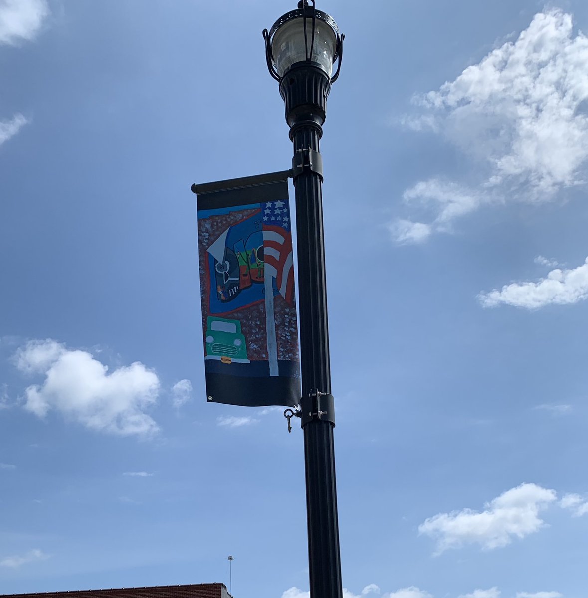 Vanleer Elementary student work transformed to a flag in downtown Dickson. Congratulations Kaylee! Quite an honor! <a href="/VanleerE/">Vanleer Elementary</a> <a href="/DCS_TN/">Dickson Co Schools</a> <a href="/ErnestineAdams/">Ernestine Adams</a>