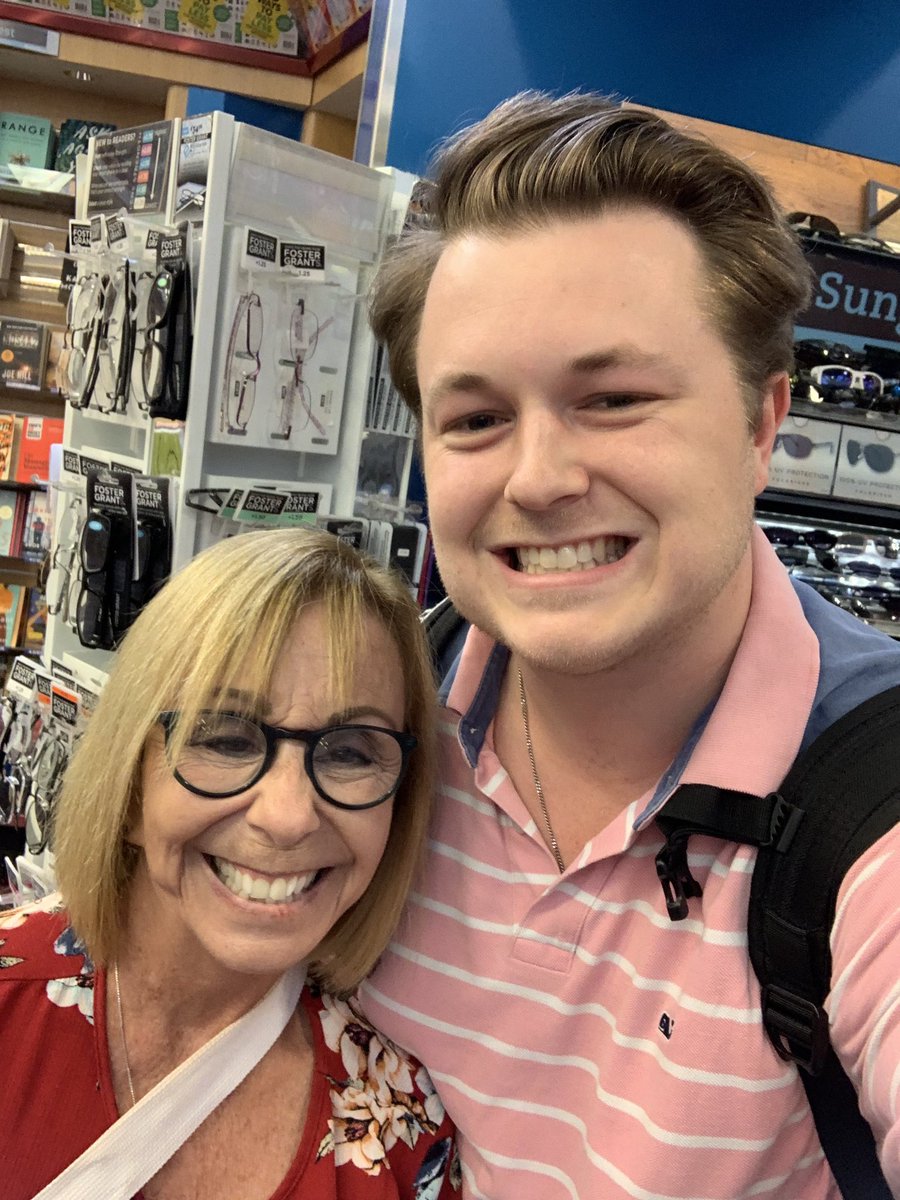 Jilly_Football's tweet photo. This was the first Jilly Bean I met in person yesterday at the airport! His name is Josh and he is from Detroit. Very nice guy. #Josh https://t.co/04Gu94lVwX
