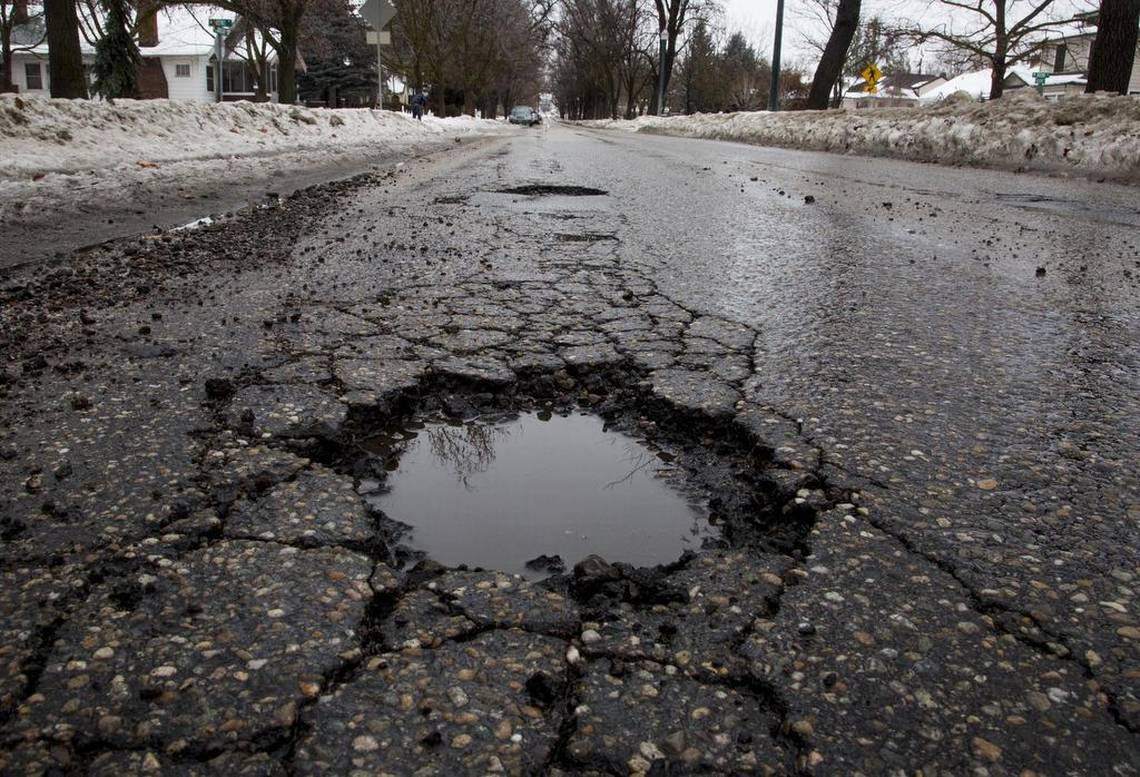 TowerAutoSales's tweet photo. Driving over potholes can damage your car’s alignment and suspension. You might have a problem if you notice that the car pulls to one side or the steering wheel vibrates as you drive. #cartips #suspension #alignment https://t.co/Vmhg7LYPSE