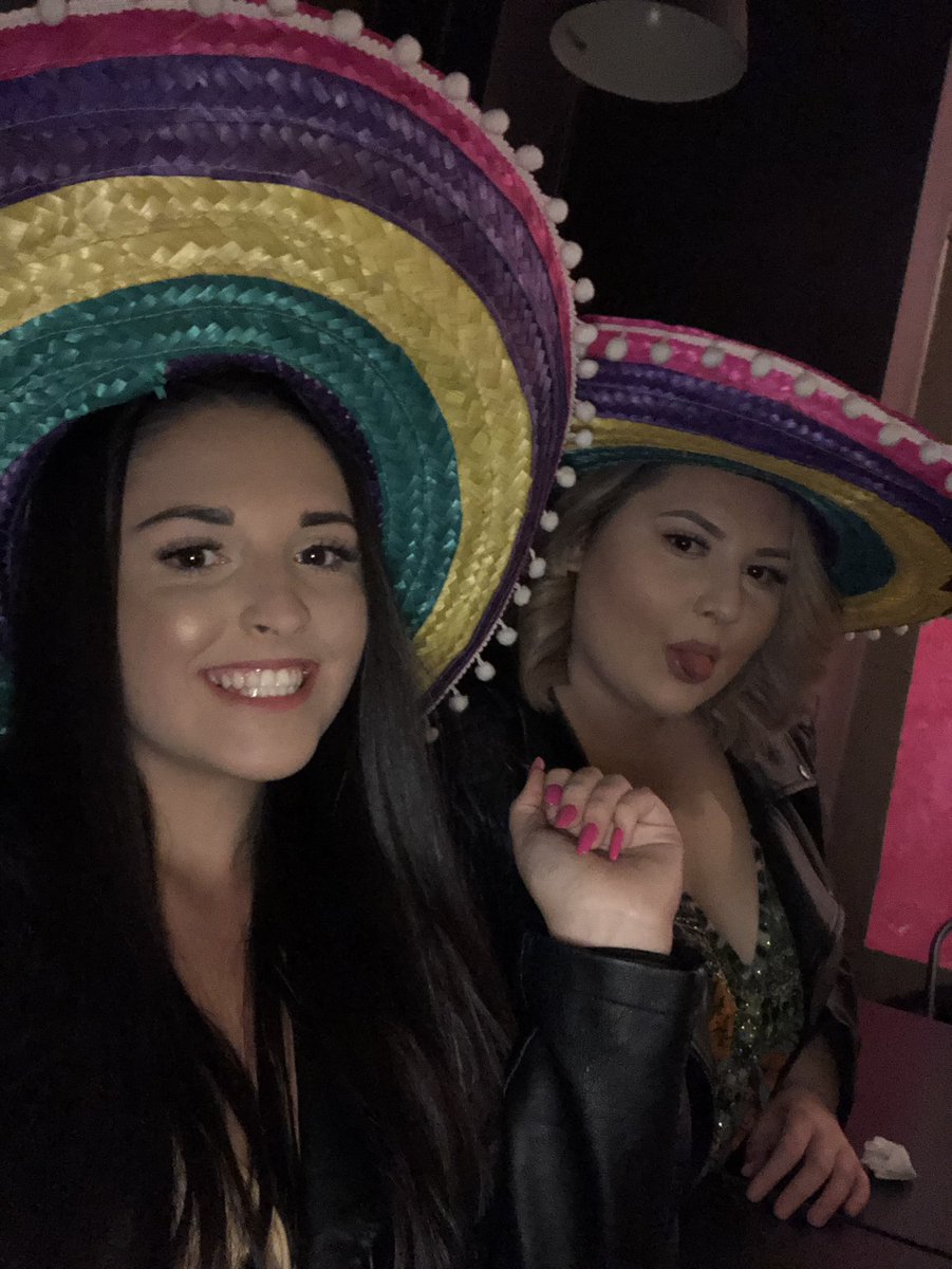 Angelstylesss's tweet image. Mexican nights with my gaal 💋