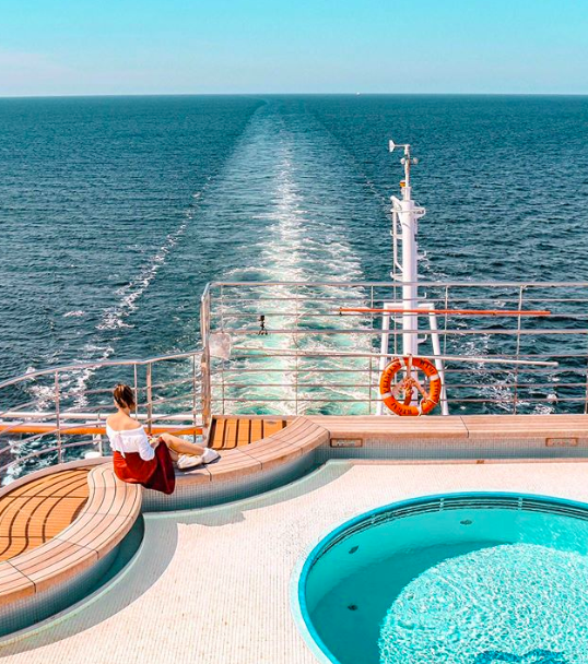 FRIDAY VIEWS! 😍 'The tans fade but the memories will last forever' 

Cruise fans - how are you spending your weekend? ⚓️ 

📷 Repost: cruisechannel on IG 

#fridaymotivation #lovecruises #cruiseaddict