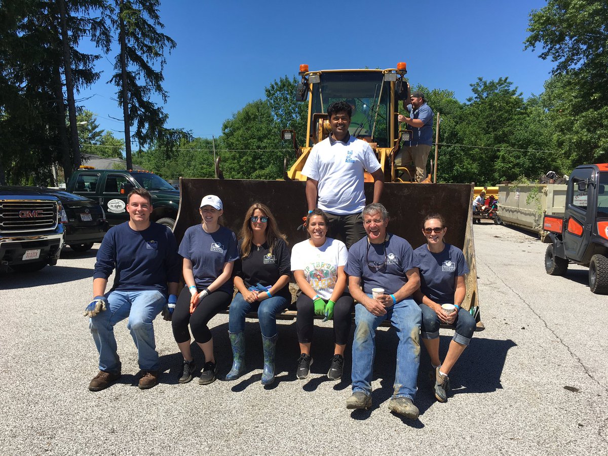 2019 #uwgeaugadayofaction making a HUGE impact throughout the community!  <a href="/unitedwaycle/">United Way Cleveland</a> @GrtLakesCheese