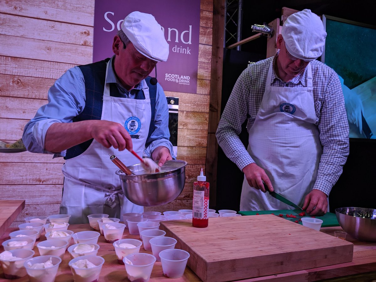 SlowFoodEdin's tweet photo. #CooksAlliance @wendygoodfood #ScottishFoodGuide @ScotlandRHShow Larder Live. Wendy, our compere, is back w/@WeeDalryDairy. They are doing a Scottish #cranachan demo w/their award winning #crowdie made using @MossgielFarm milk.
#HighlandShow https://t.co/81TxNzmEwc