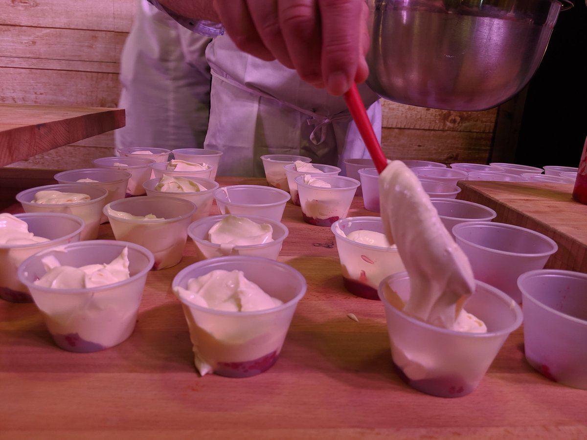 SlowFoodEdin's tweet photo. #CooksAlliance @wendygoodfood #ScottishFoodGuide @ScotlandRHShow Larder Live. Wendy, our compere, is back w/@WeeDalryDairy. They are doing a Scottish #cranachan demo w/their award winning #crowdie made using @MossgielFarm milk.
#HighlandShow https://t.co/81TxNzmEwc