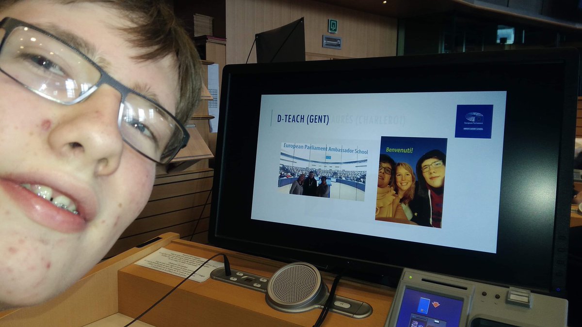 D_TEACH1's tweet image. Senior Ambassador #epasbe juf Kim en junior Ambassador #epasbe Wolfram @EP_Belgium - Officiële uitreiking van onze Epas-diploma’s voor onze jongeren en voor @D_TEACH1 als Epas-Expert-school! - van harte dank