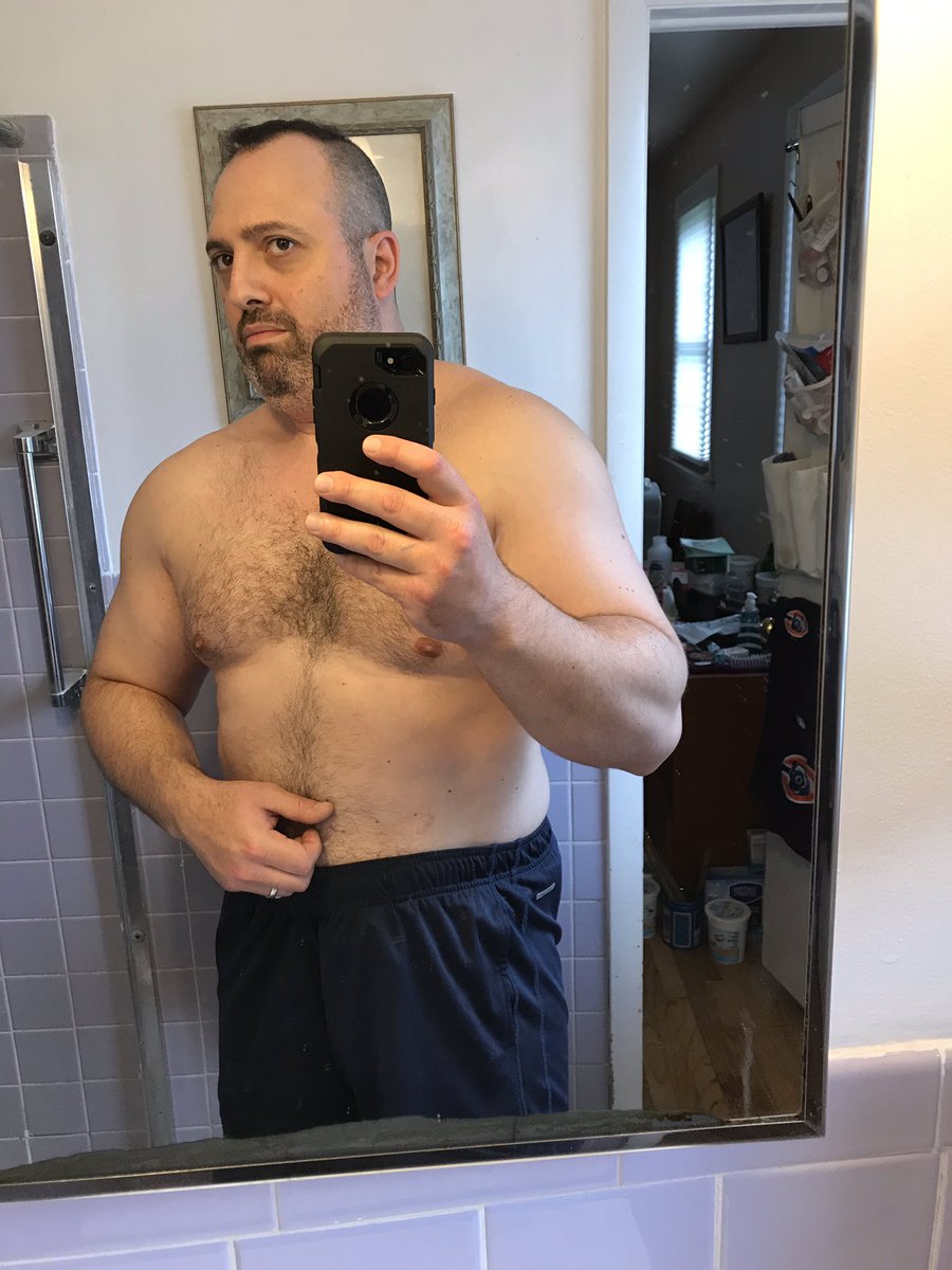 CheckmateJustin's tweet image. Down from 243lbs to 221lbs. I am about to become the first man with an ostomy to bench press 405lbs and I have more muscle mass than ever. Help me in the quest to destroy ulcerative colitis and Crohn’s disease!  @CrohnsColitisFn @CrohnsEffect @Blake_Beckford @getgutsycanada