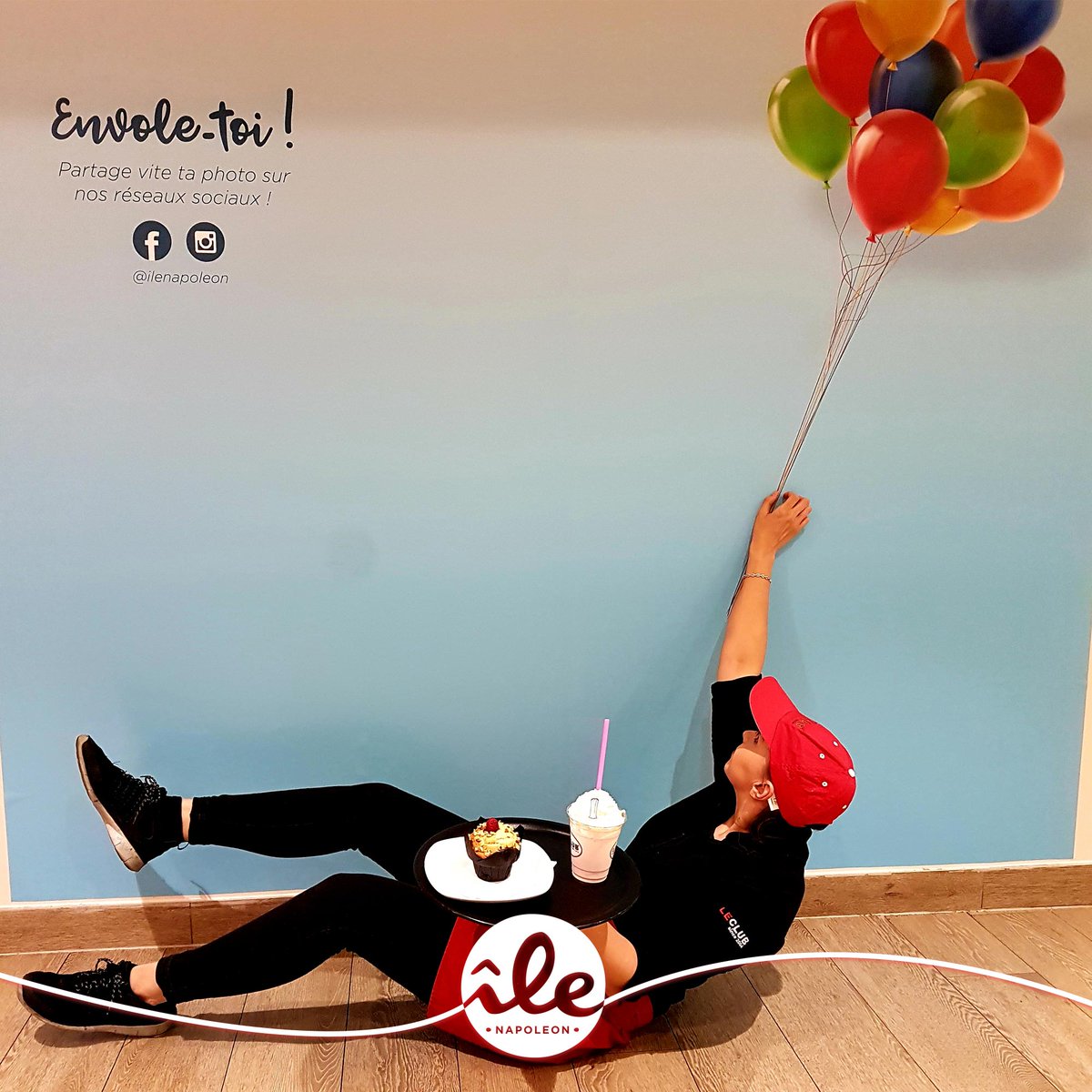ccilenapoleon's tweet photo. [#Envole-toi] 🤷🏻‍♀️ Alors les garçons, vous êtes où? Les filles du centre ont joué le jeu et ça donne des photos très chouettes ! 🤣 À votre tour de vos envoler avec ces jolis ballons ! 🎈 https://t.co/SxD8xiRt17