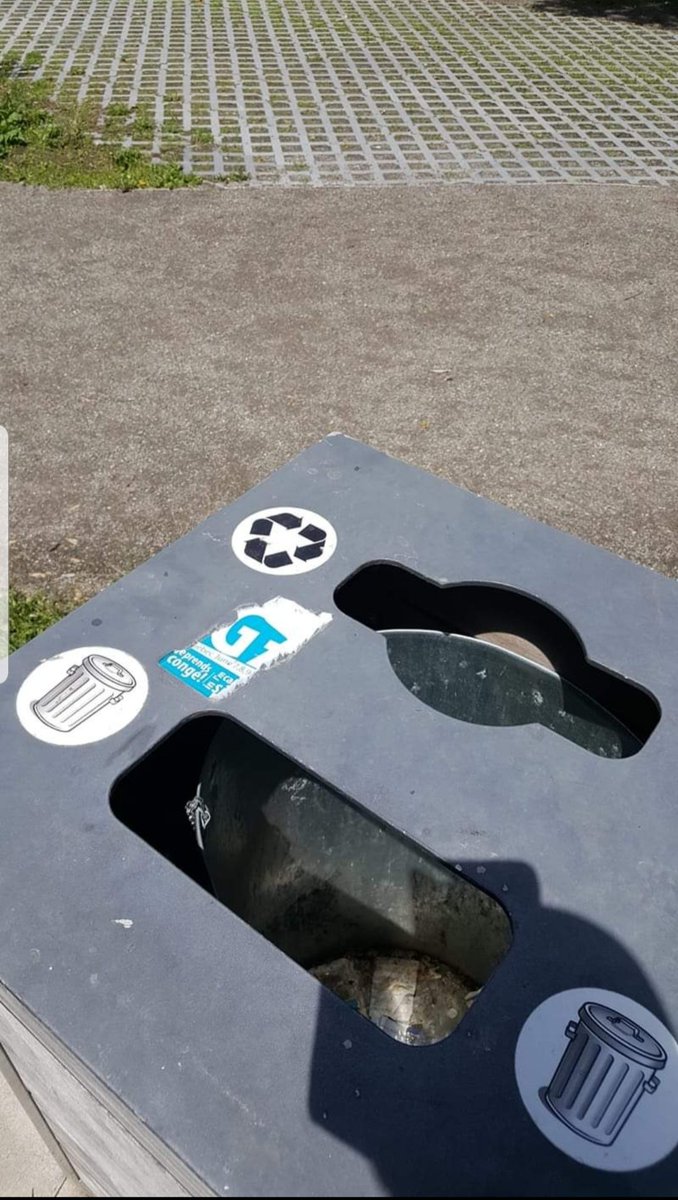 dianejess93's tweet image. Trouver l'erreur, une seule poubelle pour dechats et le recyclage. The #sudouest keeps on getting better and better in terms of embarrassing situations #solsticegate and now #garbagegate #polmtl  Tell me again how you care about the environment @projetmontreal