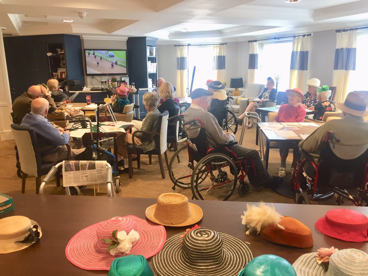 Santa61110's tweet photo. #sunriseofbassett residents enjoyed the #HorseRacing activity #Ascotday hats, bubbles and laughter ๐ฉ ๐ฅ ๐ @SunriseSrUK #activities https://t.co/woDmRd0opD