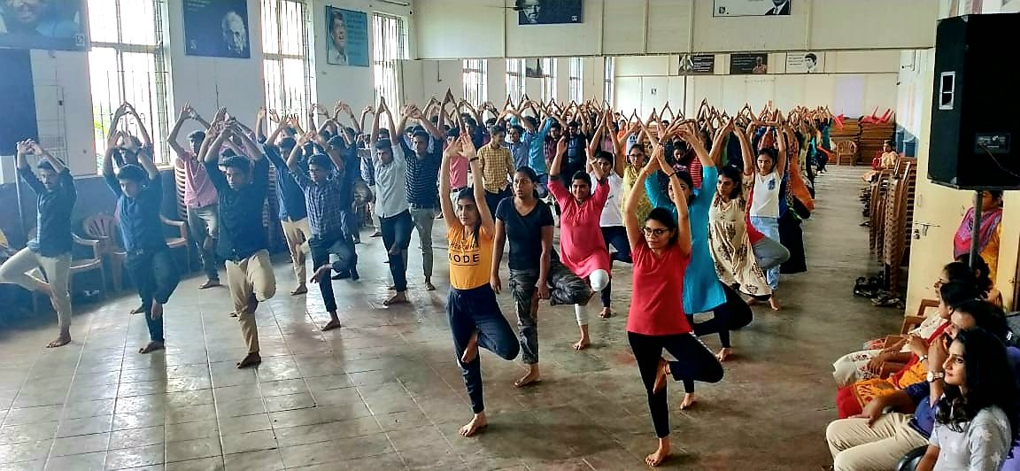 SrinivasGroup's tweet photo. College of Physiotherapy, Srinivas University celebrated “International Yoga Day” in Srinivas Auditorium, Pandeshwar Campus. The program began with the welcome address by Dr. N. Mageswaran, Associate Professor, Srinivas College of Physiotherapy and Research Center. https://t.co/rcoRYPeDUl