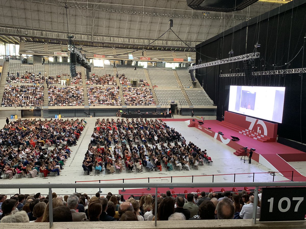 maprats's tweet image. En els actes de graduació @Blanquerna #OrgullBlanquerna #GraduacióBlanquerna2019 amb @MarquesAgnes i @Fotlipou @uramonllull @BlanquernaFPCEE @annabelfc @MireiaCivis @AngelsGeis @CarmeFloresMuxi @JordiRiera1 @josepgallifa @AndreuIbarz @elenaojando @jordisll @x_avila
