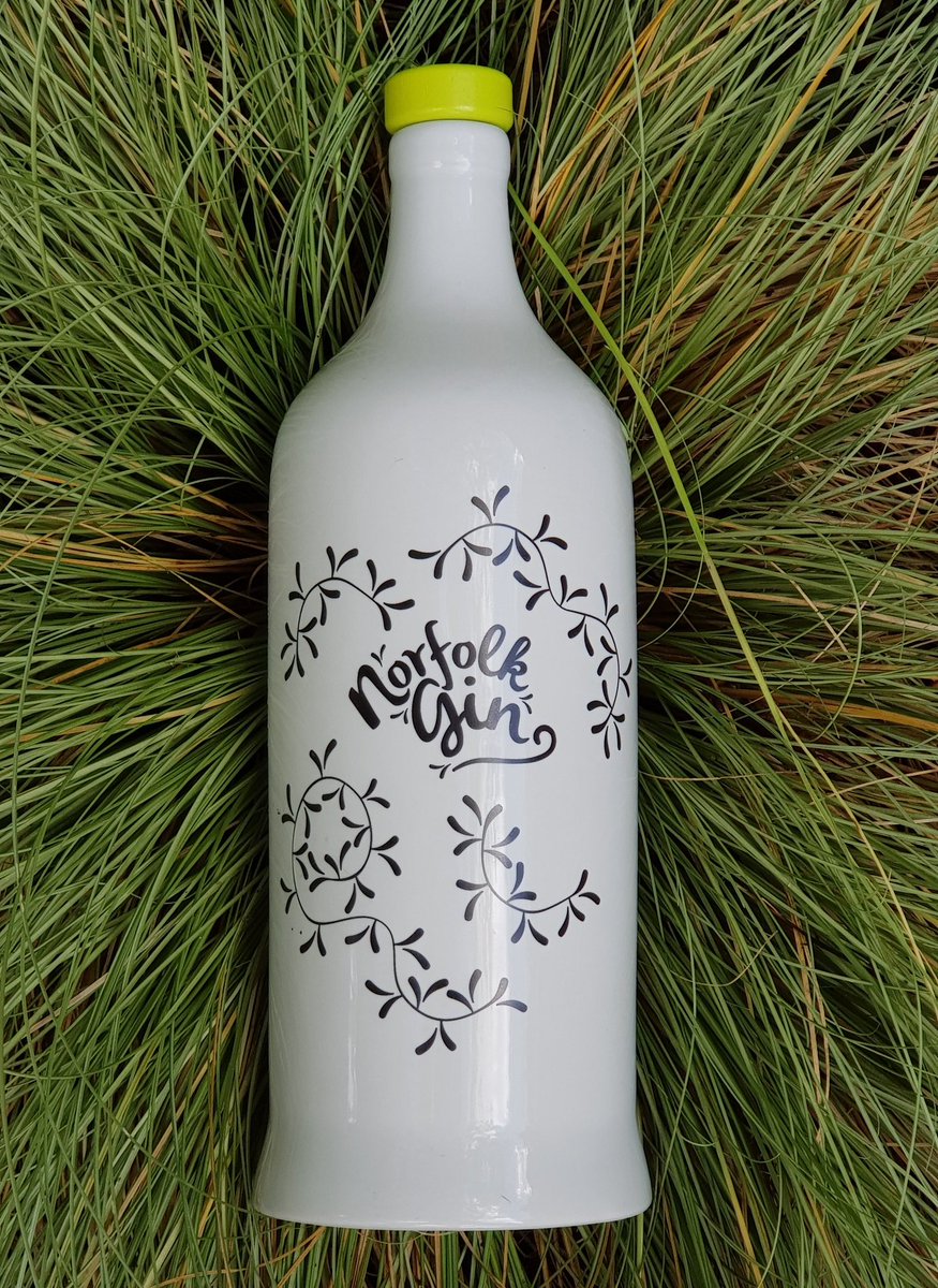 norfokgin's tweet photo. Norfolk Gin lands in Singapore. Satchells have been with Norfolk Gin since the beginning. A customer walked into their shop, recognised the Gin from a gin bar called Tonic in Singapore @SatchellsWines @MarriottBonvoy #theoriginalnorfolkgin #norfolkgin #Singapore 😀😀🍸 https://t.co/E9J2UFFP2i