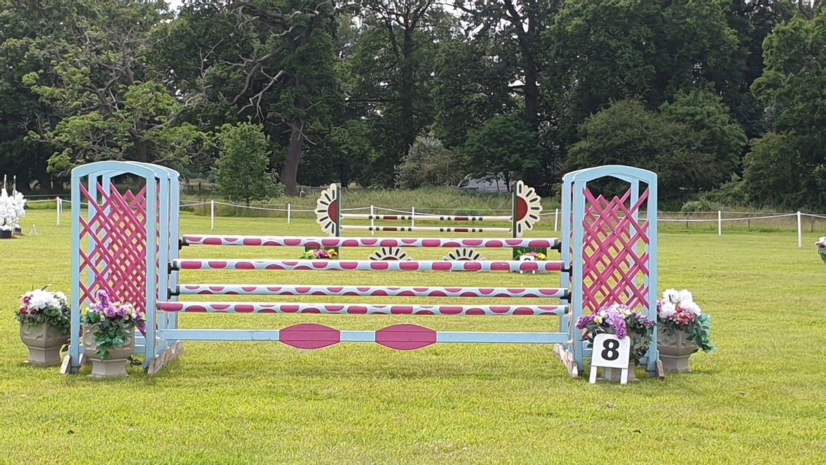 Glorious sunshine today and a cracking SJ course for the intermediates tomorrow.