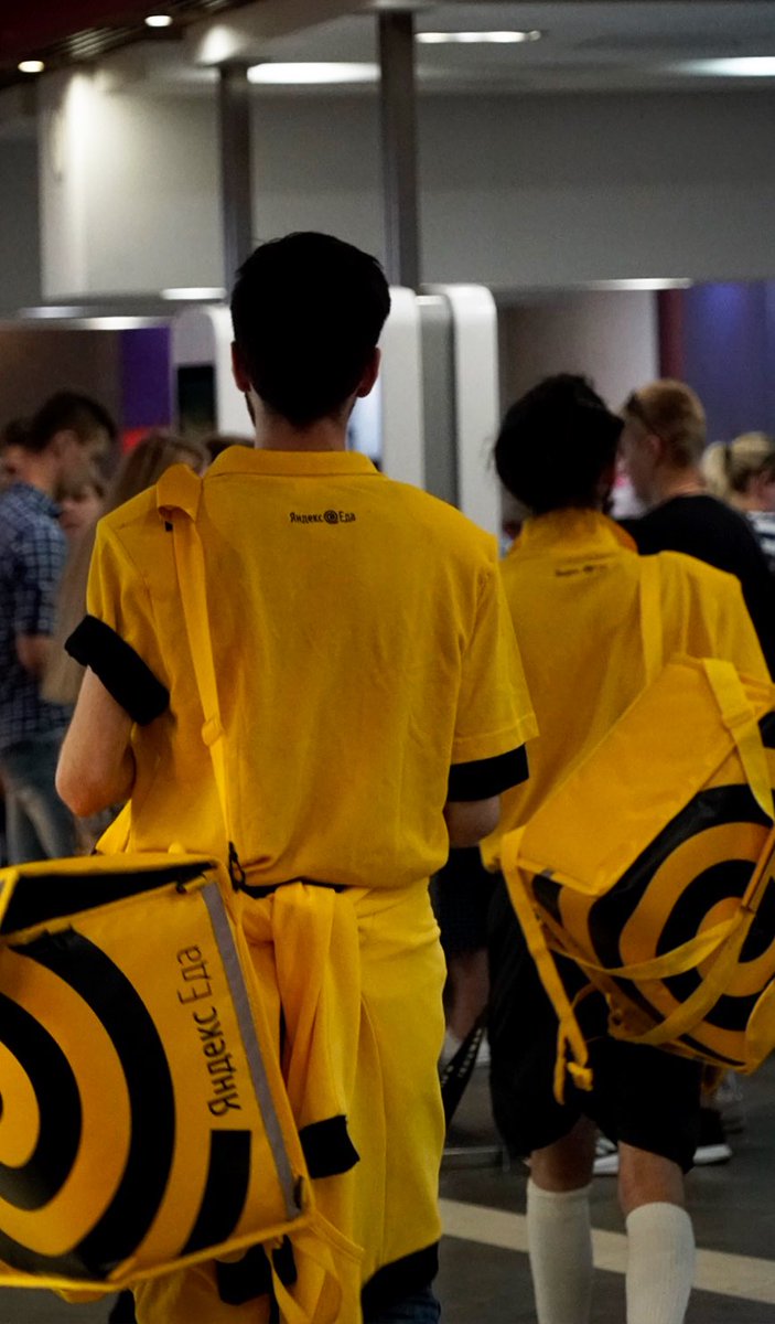 Опять хочется в Париж.
На показы.
Хотя... #ветмантакойветман #макдоналдс #яндекседа