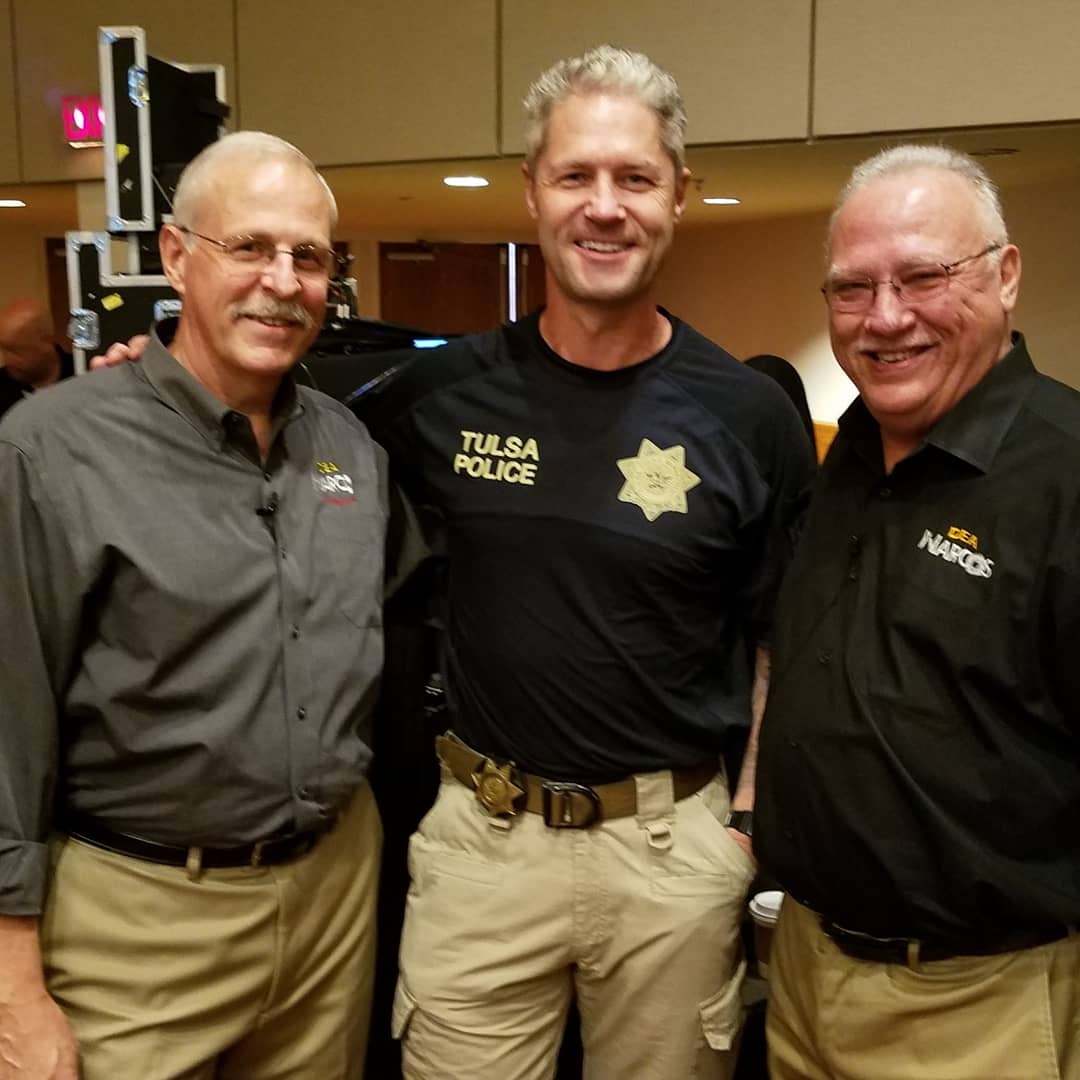 deanarcos's tweet photo. Proud to speak at Oklahoma Gang Conference in Tulsa. They have their priorities in order. And look who showed up - Sean "Sticks" Larsen!! #ogia #tulsaoklahoma #tulsapd #tulsapdgangunit #asksticks #atf @narcos @deanarcos #narcoseries #backthebadge #backtheblueheroes https://t.co/ILKQ9XPGmg