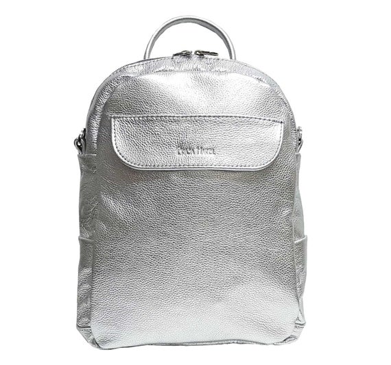 EricaHarelcom's tweet image. Silver Leather Shoulder Bag, Metallic Leather #bagsandpurses @EtsyMktgTool etsy.me/2IwjSsf #smallleatherbag #smallbackpack