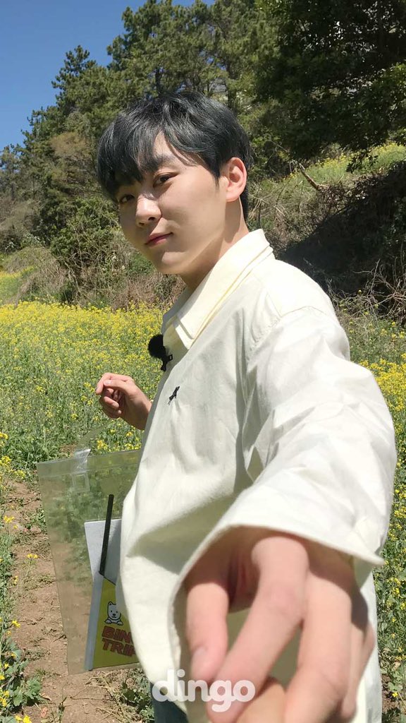 dingo_official's tweet photo. [#딩고뮤직] 오늘도 야심한 밤 승관시에 선물 두고 갑니다 후후후,,,, 승관이 미모에 유채꽃이 전부 고개 숙였대ㅜ 캐럿들 다 설레서 잠 못드는 밤 되었으면 0_<❤️ @pledis_17 

>> 뿌야가 인생샷 건진 빙고트립 바로보기🍊
https://t.co/wrKDmktOuB

#딩고 #dingo #세븐틴 #SEVENTEEN #부승관 https://t.co/jmJTJoF2NT