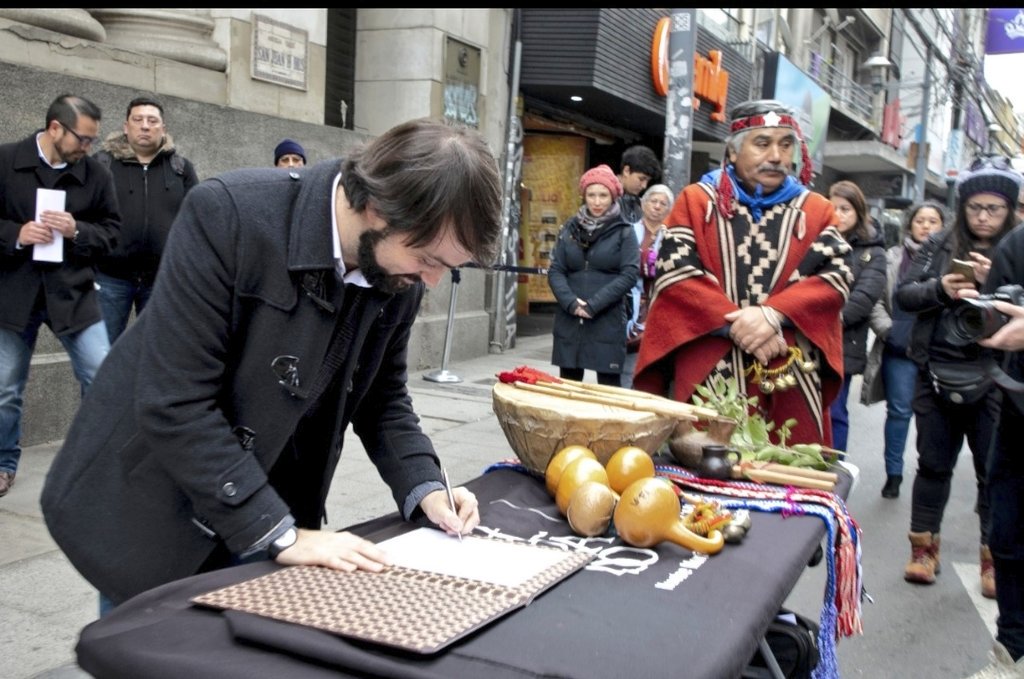 girovisualtv's tweet image. 🔴 En el marco de la ceremonia del #WeTripantu año nuevo de los pueblos del hemisferio sur, el alcalde #JorgeSharp comprometió avanzar en la municipalización del Convenio 169 de la OIT. @JorgeSharp