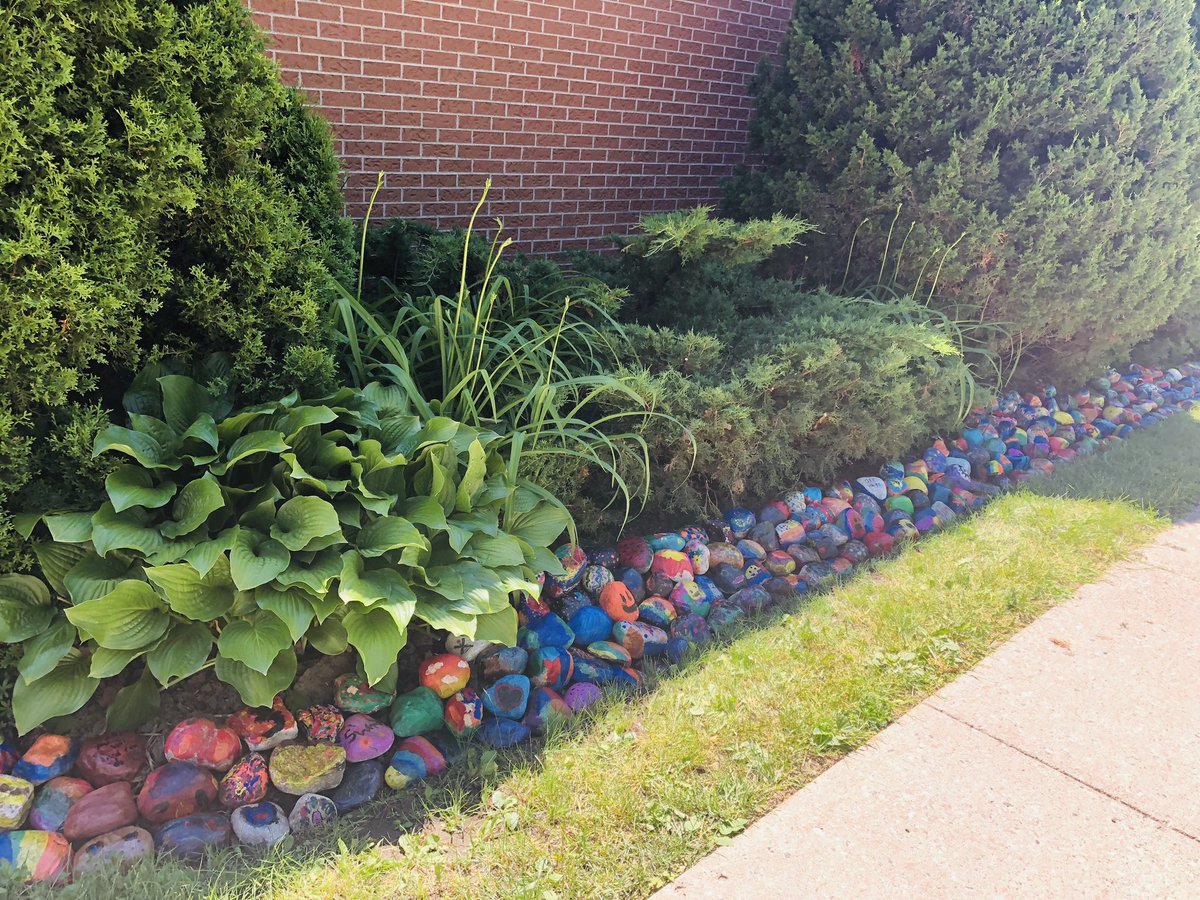 OBSESSED with our new Diversity Garden! Great job students and Kind Cubs club! <a href="/TVDSB/">Thames Valley DSB</a> <a href="/Wolves_927/">nicholaswilson@tvdsb</a> <a href="/Purveen_Skinner/">Purveen Skinner</a> #Diversity #inclusion