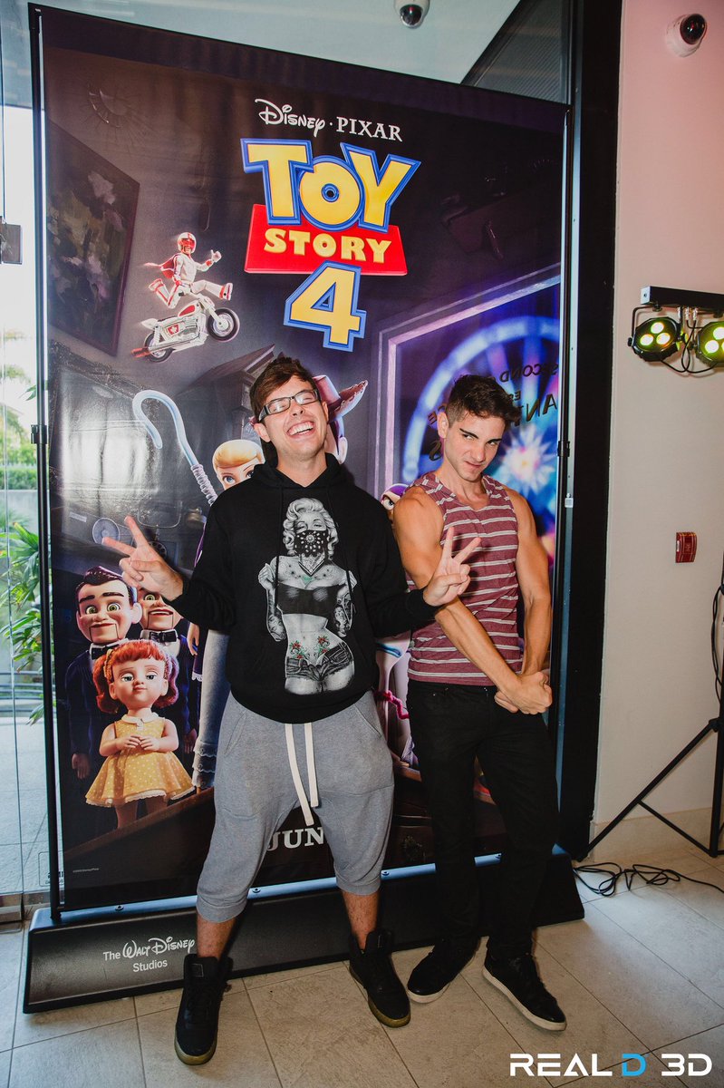 jasonscaceres's tweet image. Thank you @reald3d for having us at the advanced influencer screening for @toystory 4! 10/10 would recommend.
#toystory4 #in3d
📸: @maribelfarinaphoto