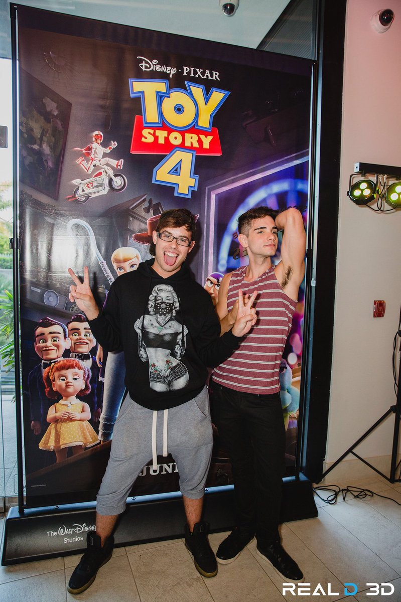 jasonscaceres's tweet image. Thank you @reald3d for having us at the advanced influencer screening for @toystory 4! 10/10 would recommend.
#toystory4 #in3d
📸: @maribelfarinaphoto