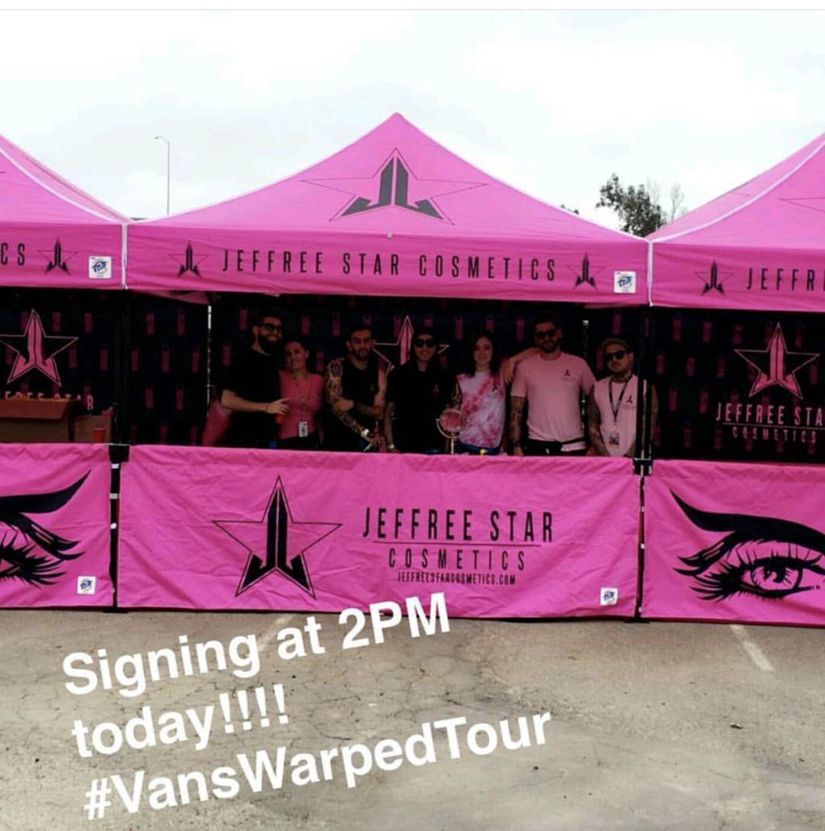 imdatbossy1's tweet photo. @JeffreeStar Omg yess mam In onnline waiting anxiously foe #summercollection but let me remind you of when we first met when u personally sold me “mint condition” yes diva I hope you remember BOSS  I have so many pics more Of us at all events u slayed at #imats2017 #rupauldragcon https://t.co/l7eqH8OQNu