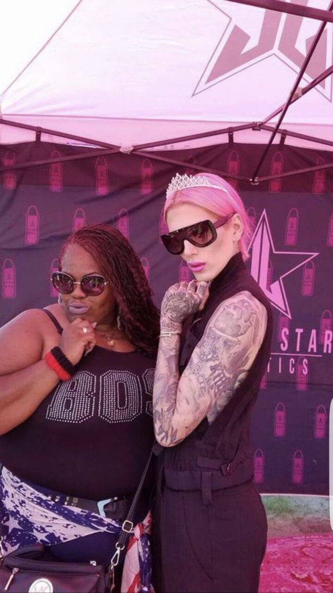 imdatbossy1's tweet photo. @JeffreeStar Omg yess mam In onnline waiting anxiously foe #summercollection but let me remind you of when we first met when u personally sold me “mint condition” yes diva I hope you remember BOSS  I have so many pics more Of us at all events u slayed at #imats2017 #rupauldragcon https://t.co/l7eqH8OQNu