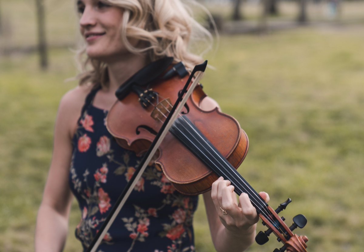 Last chance to join our sister‘s Kickstarter - it ends today at 7pm CST!!! We are so proud of her and all she’s accomplished with ya’lls help and we’re excited to hear what she creates on her first solo album! 😱 #GoJess #Family #Support #Music
Link here: kickstarter.com/projects/jessi…