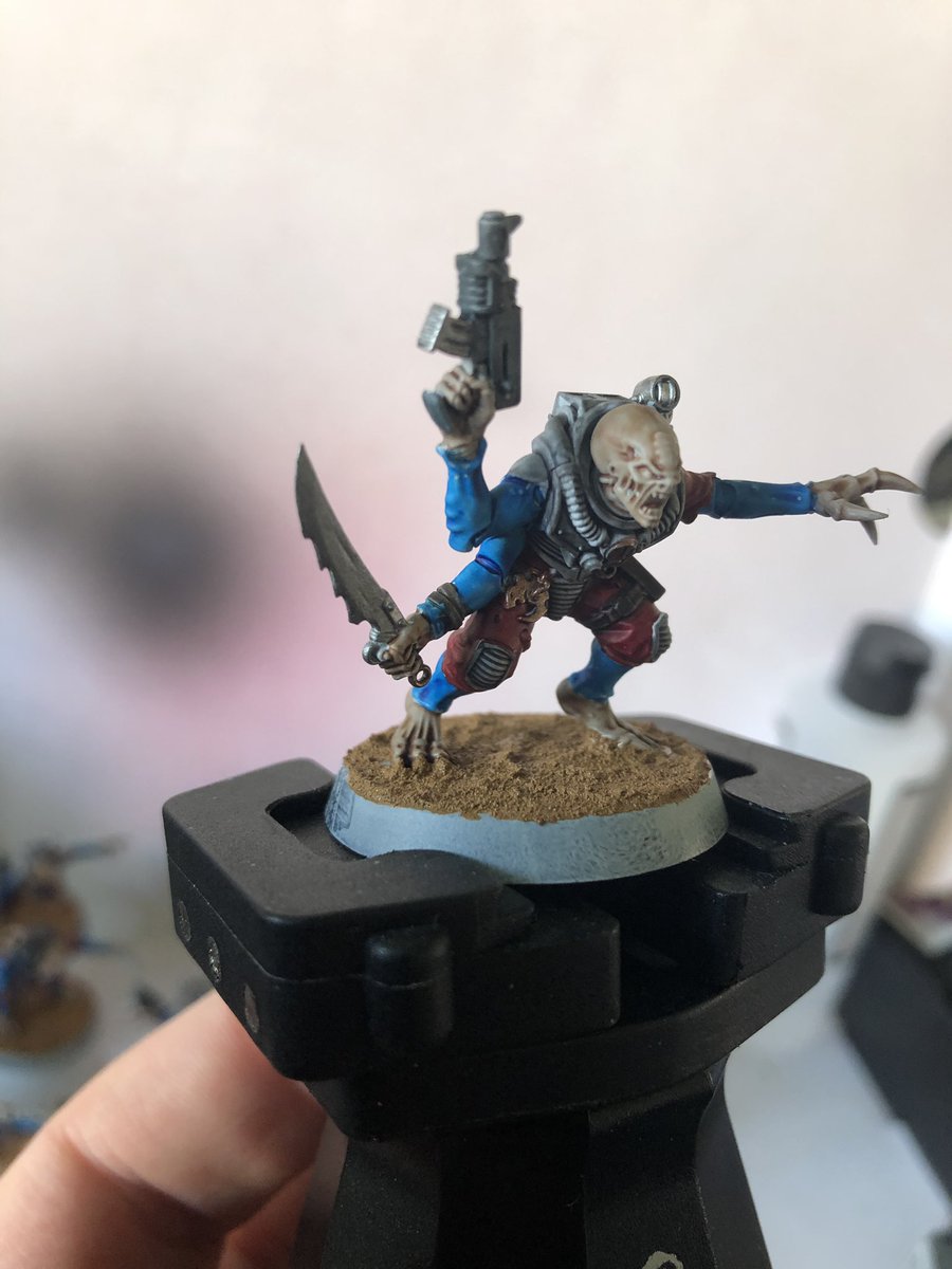 Steel19761's tweet photo. #PaintingWarhammer #tabletopready 1st contrast paint Genestealer cult squad done to battle standard. https://t.co/rHeJxLff9D