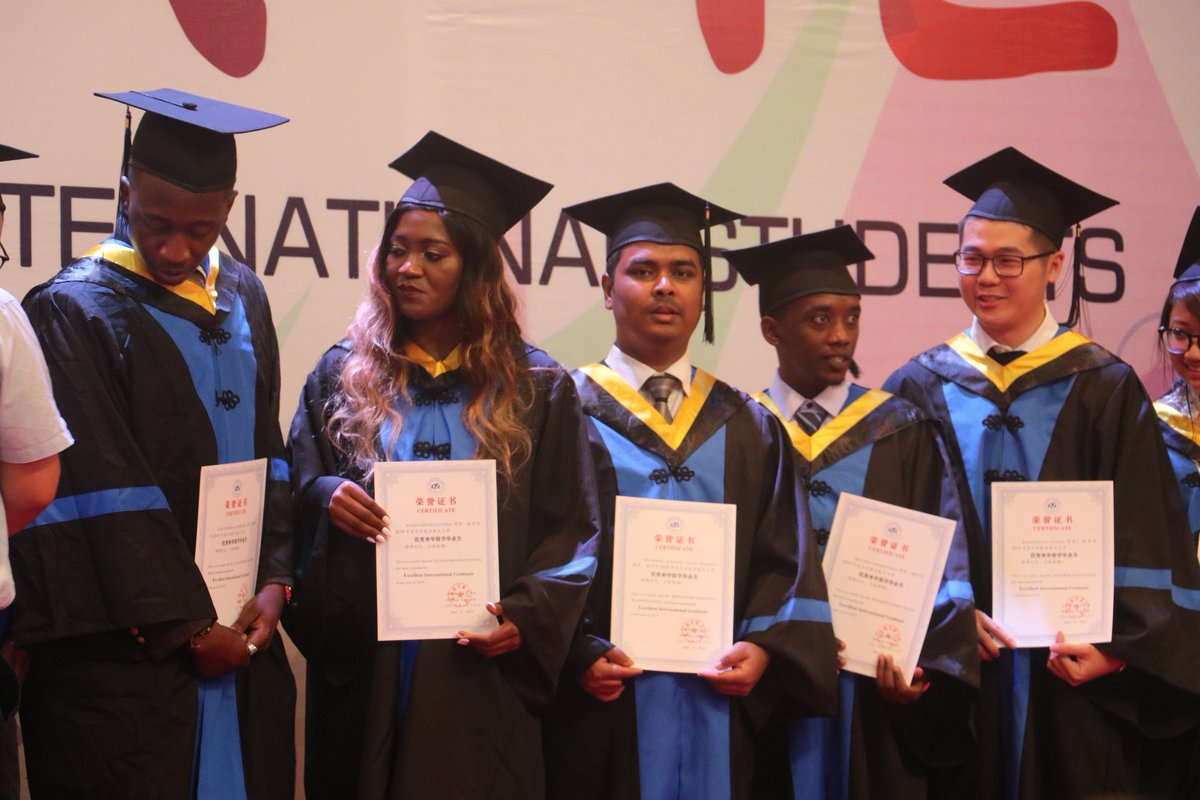 p95rakib's tweet photo. #Alhamdulillah #graduated https://t.co/x60QMIJsKs