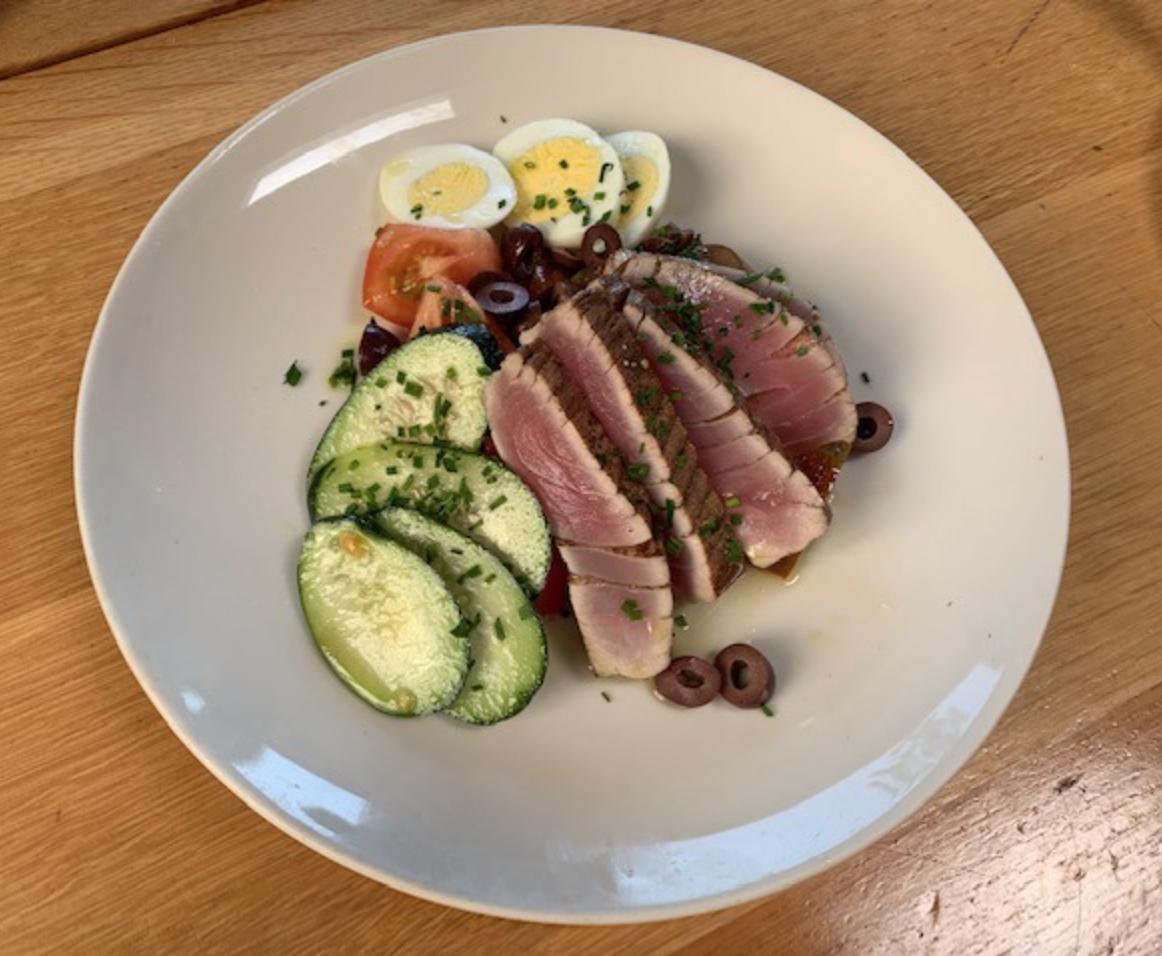 #ObicaSunset will be participating in DineLA from July 12-26! They will be featuring an excellent selection of items, including Seared Tuna -- served with eggs, tomatoes, cucumber, olives &amp; lemon dressing. 

Be sure to make a reservation here: bit.ly/2Kr48sm