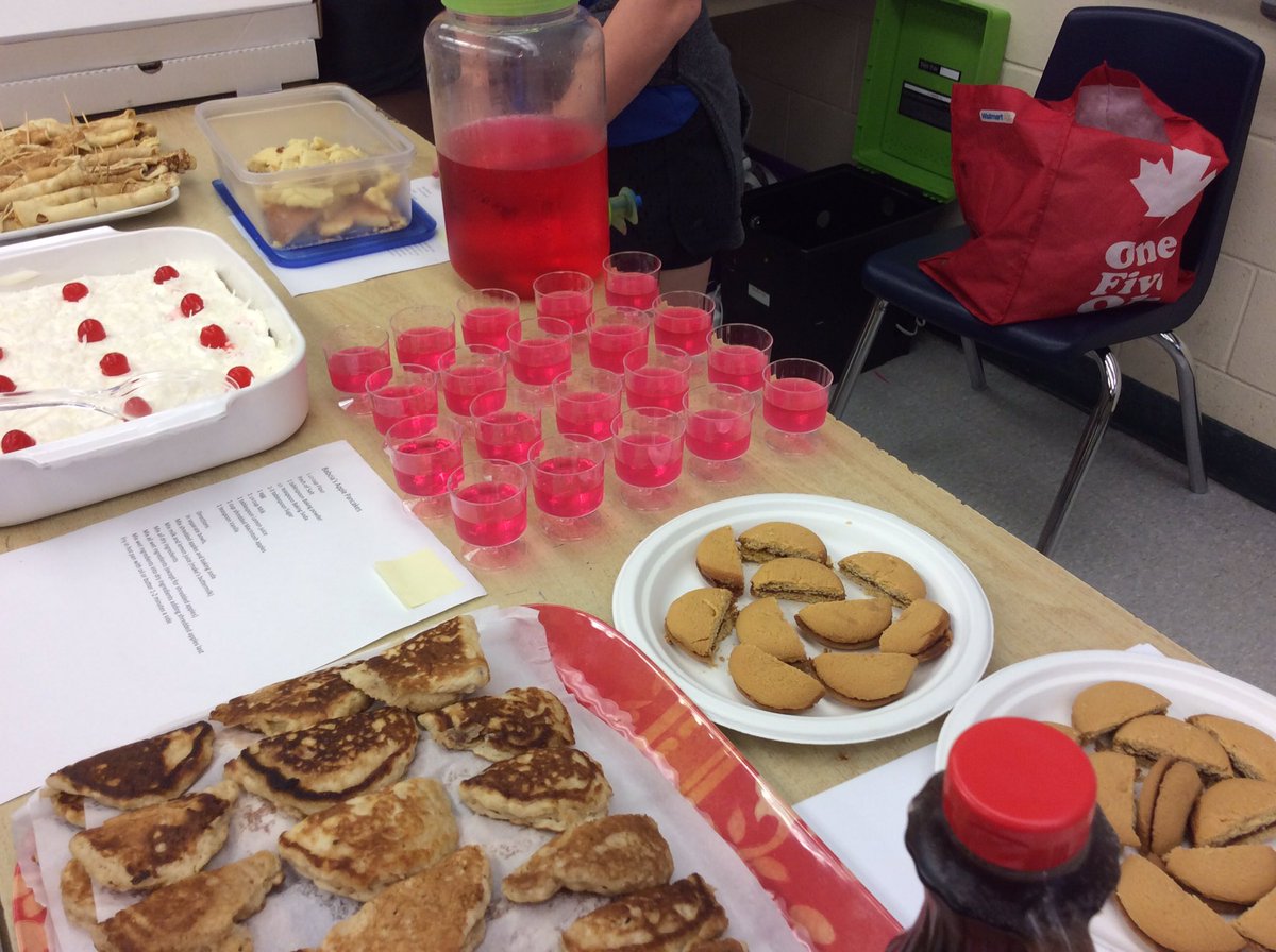 Barrett_teach's tweet photo. Canadian Communities Banquet was a success. So many delicious recipes were shared. Thank you so much for participating. https://t.co/MNuxMVfmXZ