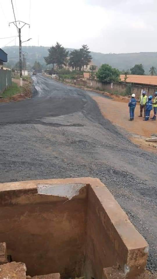 LToutcour's tweet photo. #GABON : Ici en images, la des voiries de la commune de #Moanda qui sont en réhabilitation et les travaux avancent progressivement. 💚💛💙
#WorkTime https://t.co/a2ypyezEMR