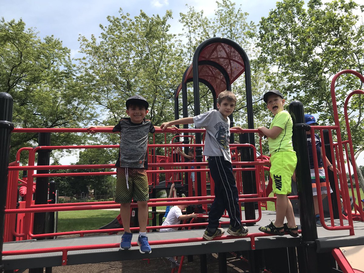 Grade1Morris's tweet photo. A few shots of our realtor park field trip! https://t.co/aSuPEz4FsL